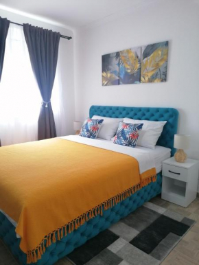 Kristi Lux NEW 1-bedroom apartment with Pool, Balcony and FREE Parking